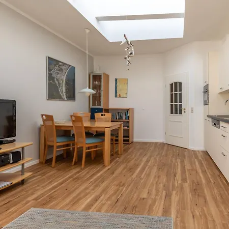6 Eden Villa